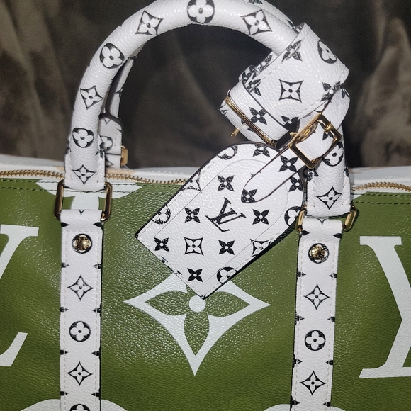 Louis Vuitton GIANT MONOGRAM Keepall 50 Bandouliere Khaki Green/Beige/White Bag - Picture 3 of 16